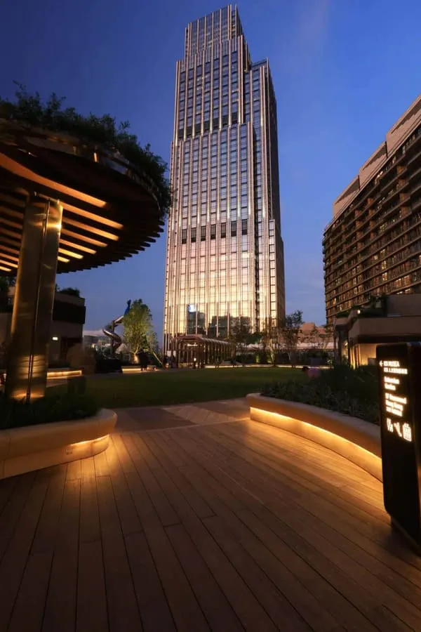 bohemian-garden-exterpark-decking3 heroxexter